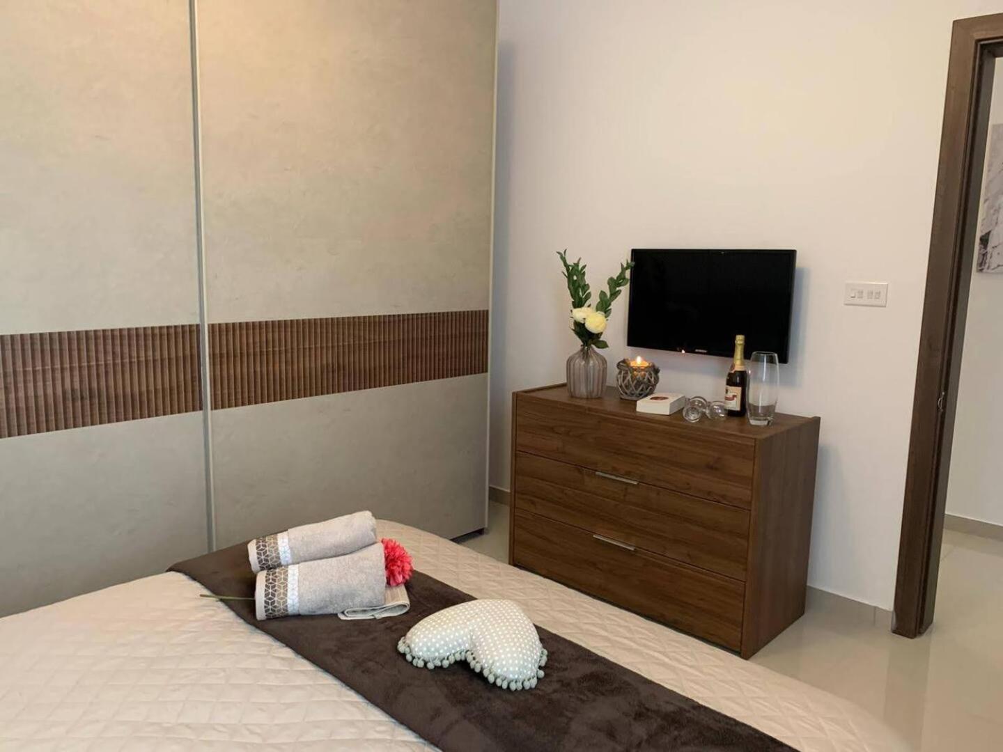 Fl 1 Ta'Lonza Luxury With Hot Tub By Homely Mellieħa Exteriör bild