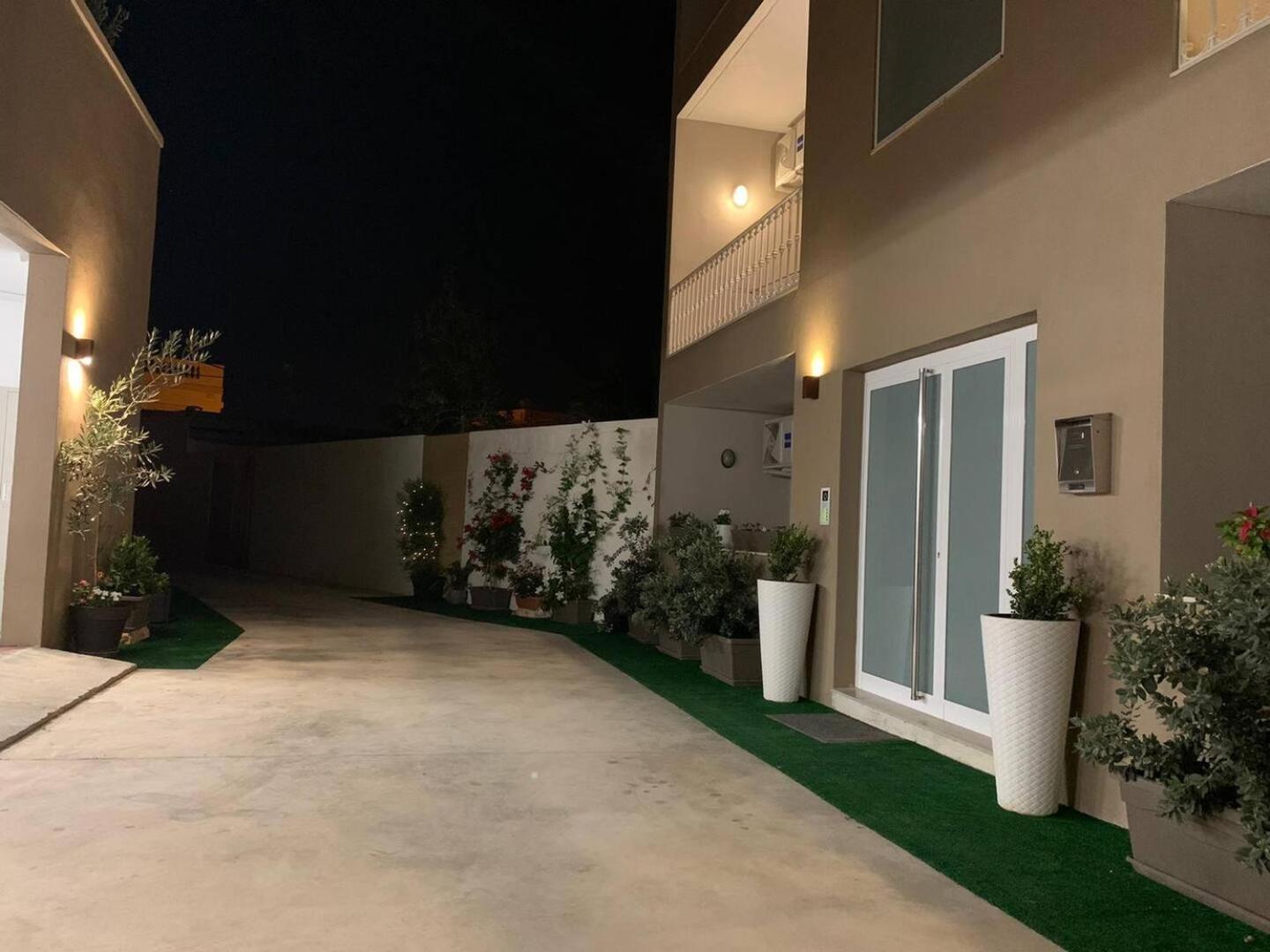 Fl 1 Ta'Lonza Luxury With Hot Tub By Homely Mellieħa Exteriör bild