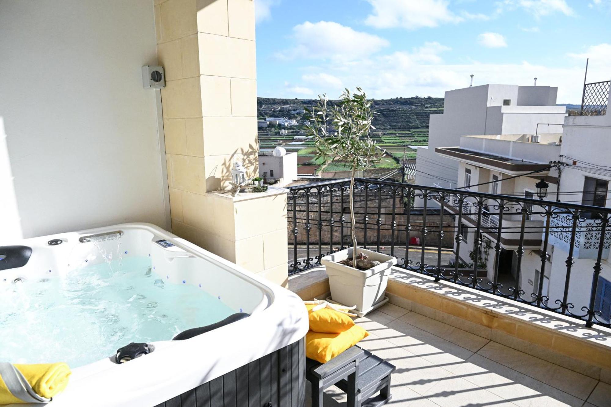 Fl 1 Ta'Lonza Luxury With Hot Tub By Homely Mellieħa Exteriör bild