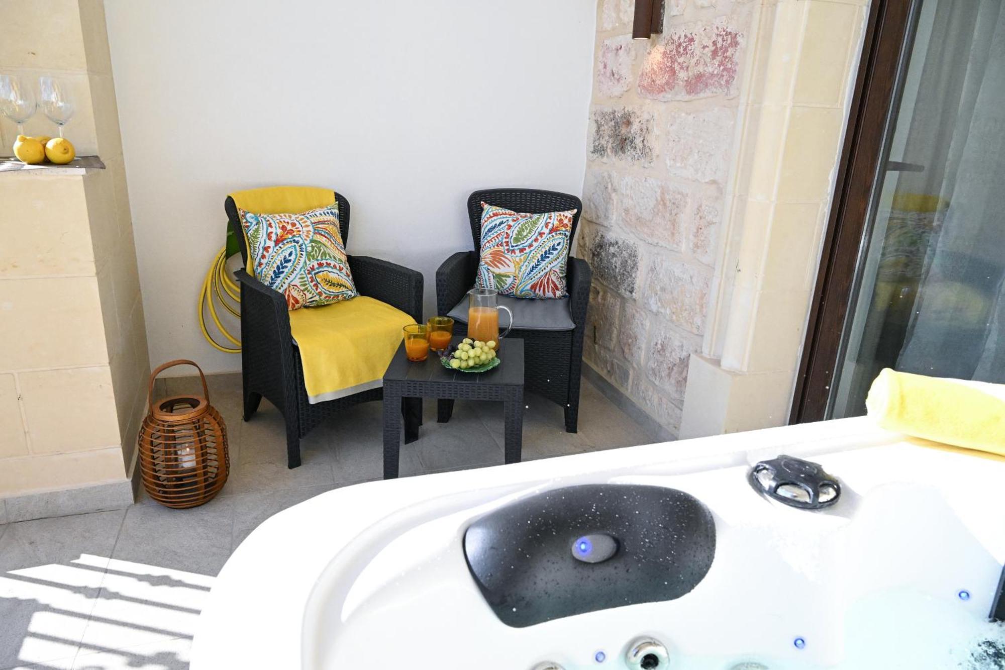 Fl 1 Ta'Lonza Luxury With Hot Tub By Homely Mellieħa Exteriör bild