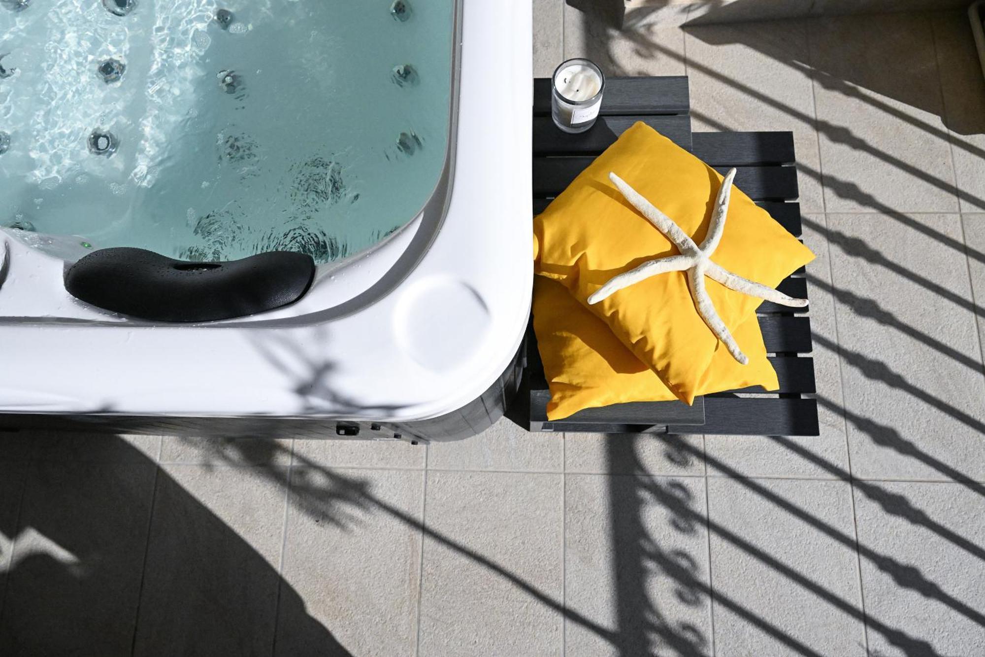 Ta'Lonza Luxury Near Goldenbay With Hot Tub App1 Lägenhet Mellieħa Exteriör bild