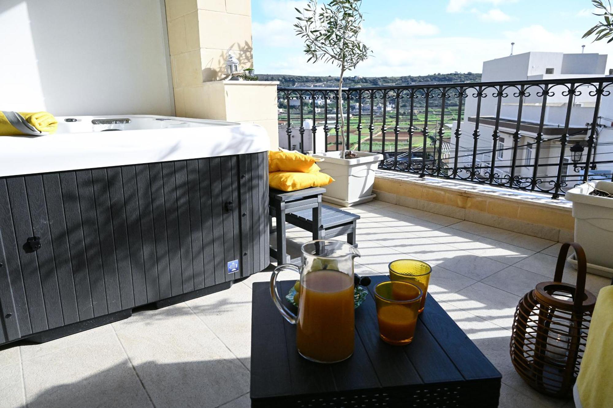 Fl 1 Ta'Lonza Luxury With Hot Tub By Homely Mellieħa Exteriör bild